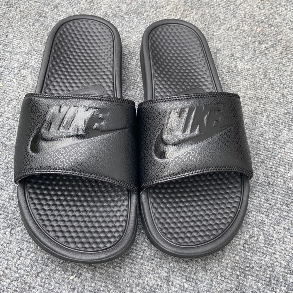 Men’s NIKE Just do it ! Flip flops size 12.